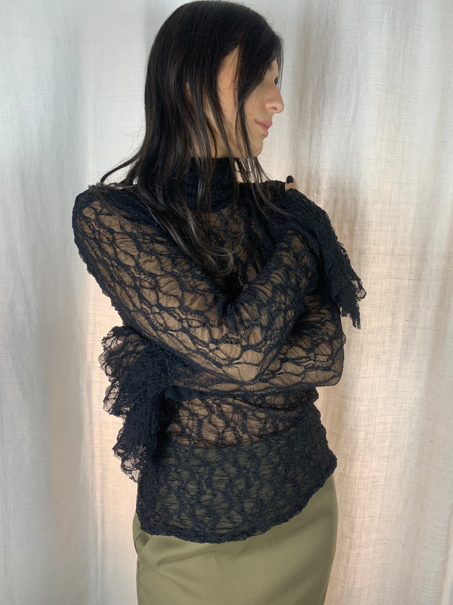 Camicetta nera in pizzo collo alto