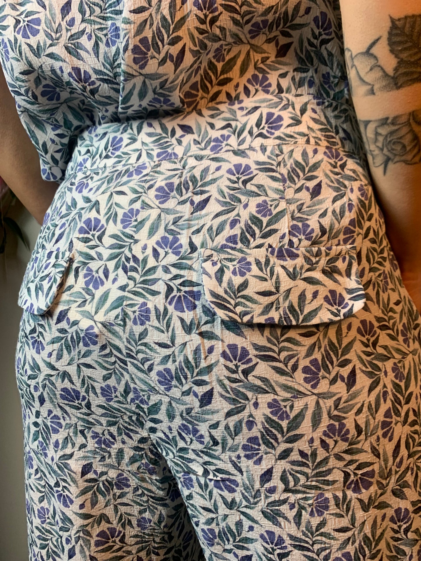 Pantaloni fiori blu