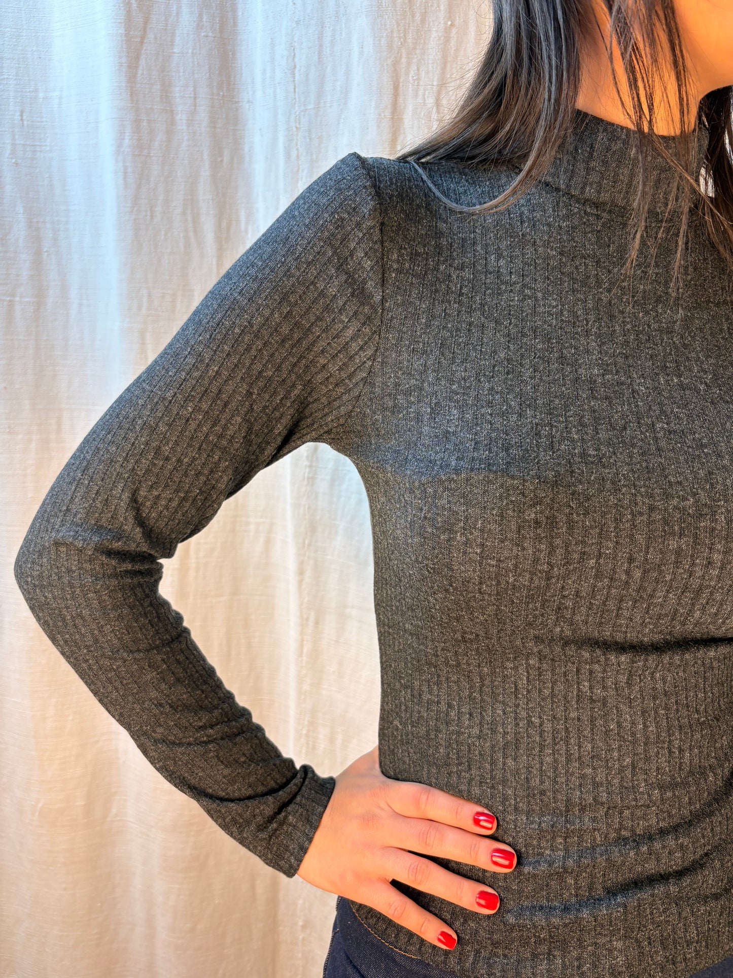 collo alto a costine grigio