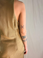 Robe à encolure drapée Huile