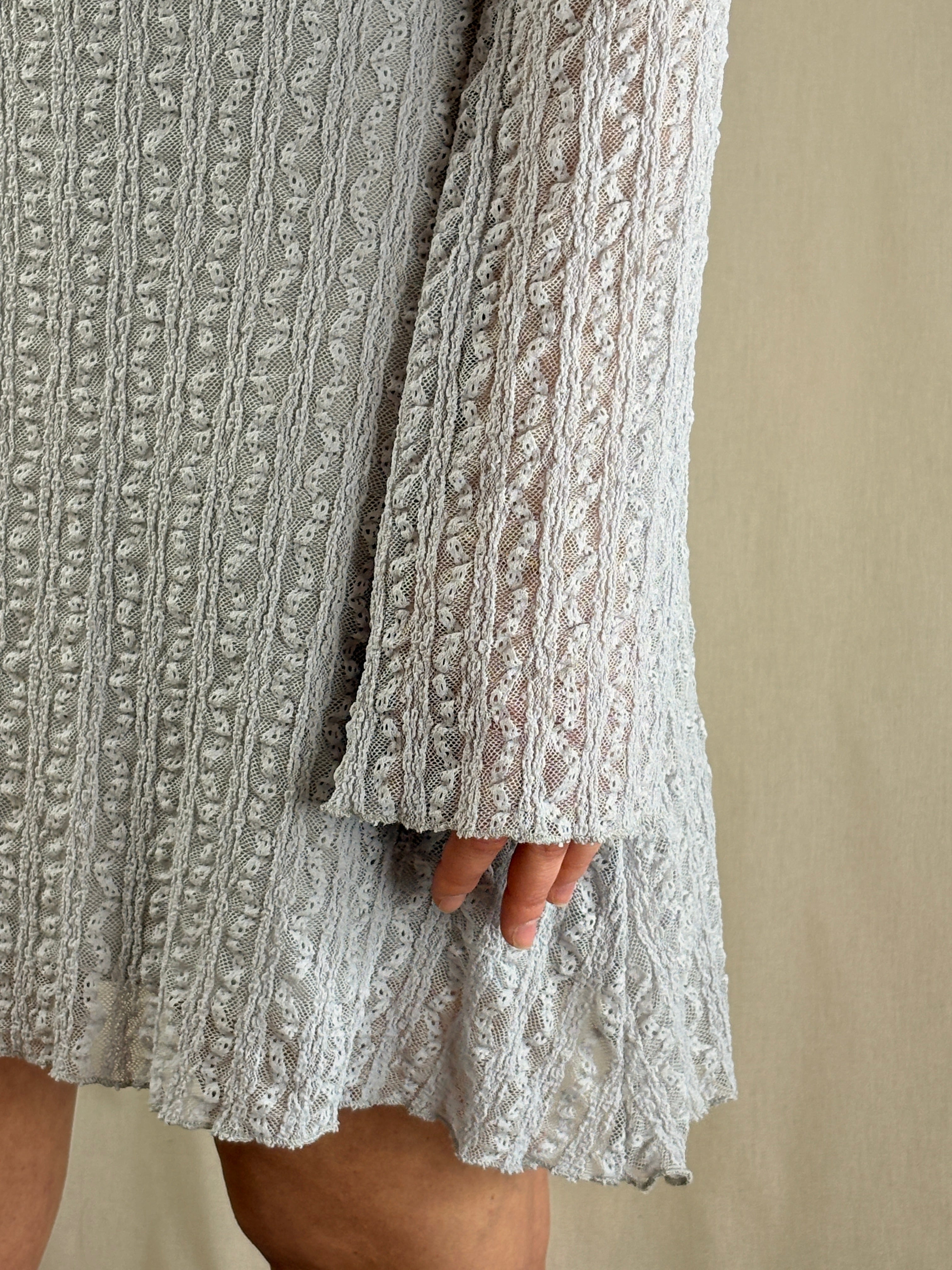 Abito corto in maglia di pizzo