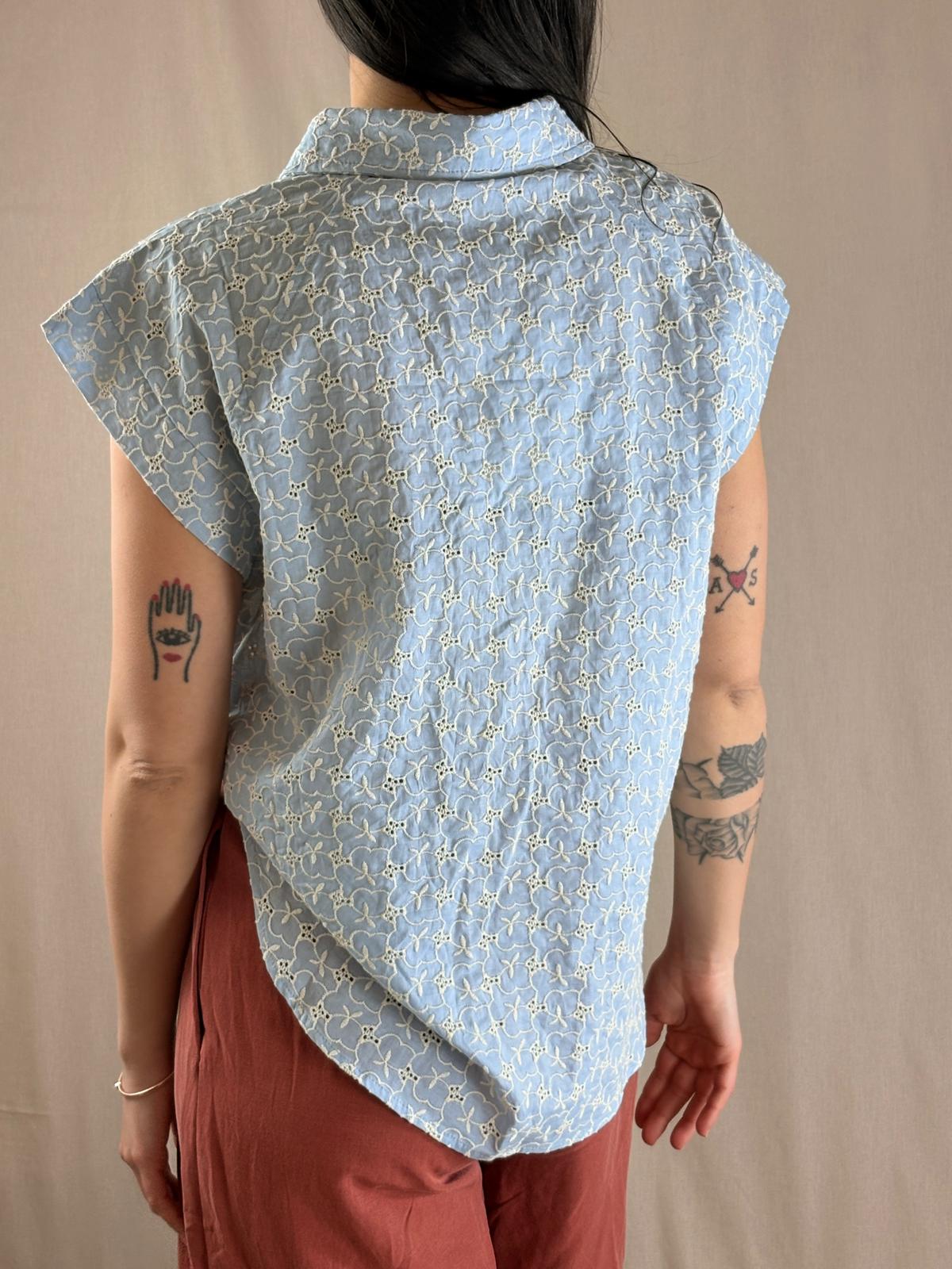 Chemise en dentelle Saint-Gall bleu ciel