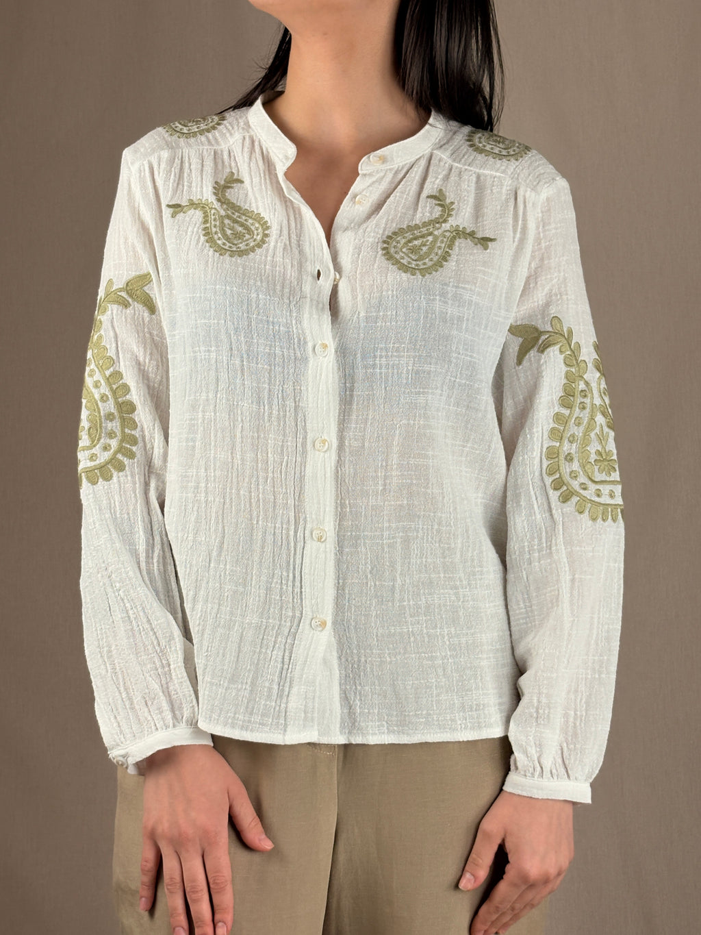 Camicia ricamo verde soffice