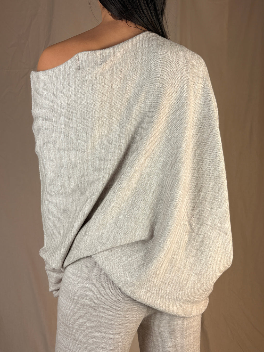 Maglia asimmetrica sabbia