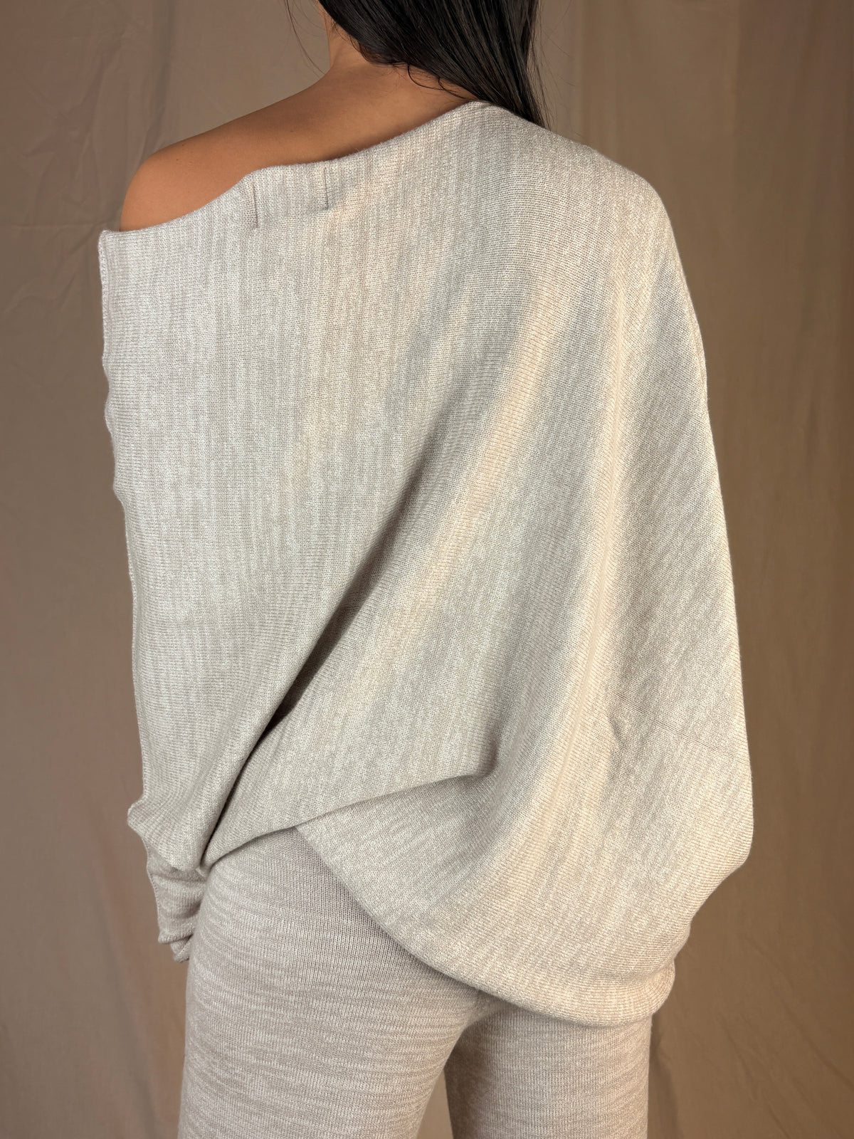 Maglia asimmetrica sabbia
