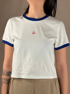 T-shirt crop bianca e bluette