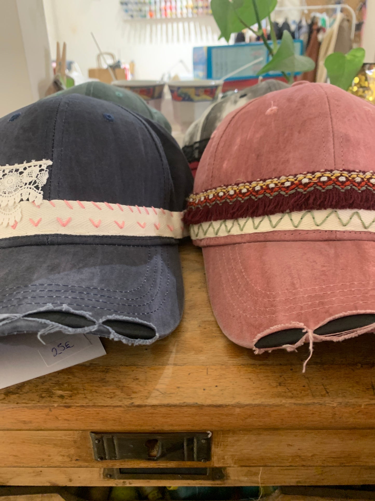 Cappelli ricamati a mano