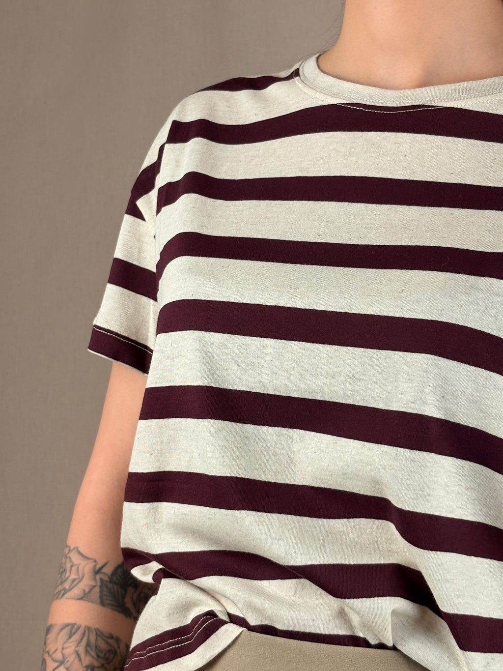 T-shirt righe bordeaux e avorio