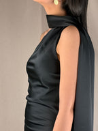 Robe noire asymétrique