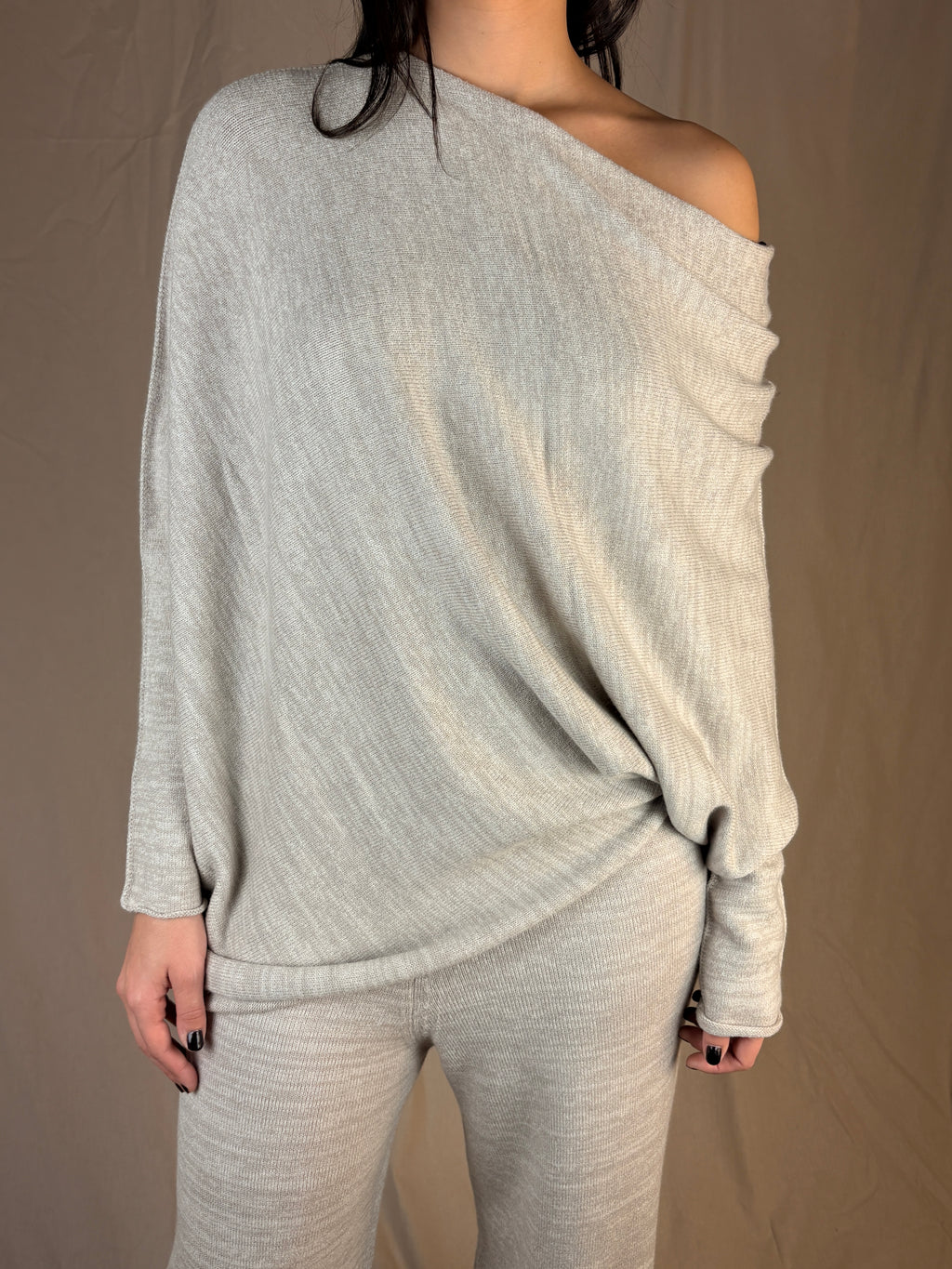 Maglia asimmetrica sabbia