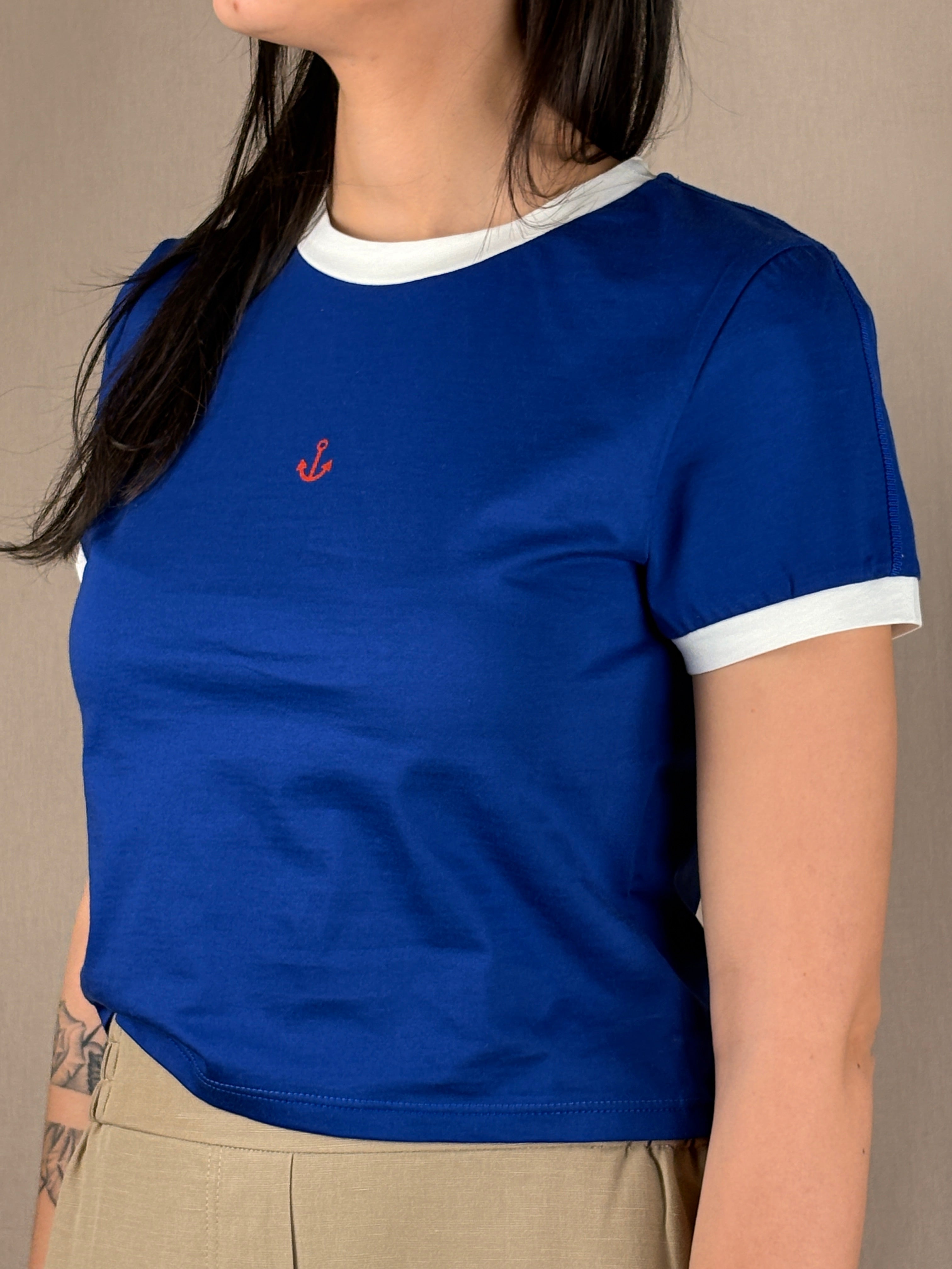 T-shirt crop bluette e bianca