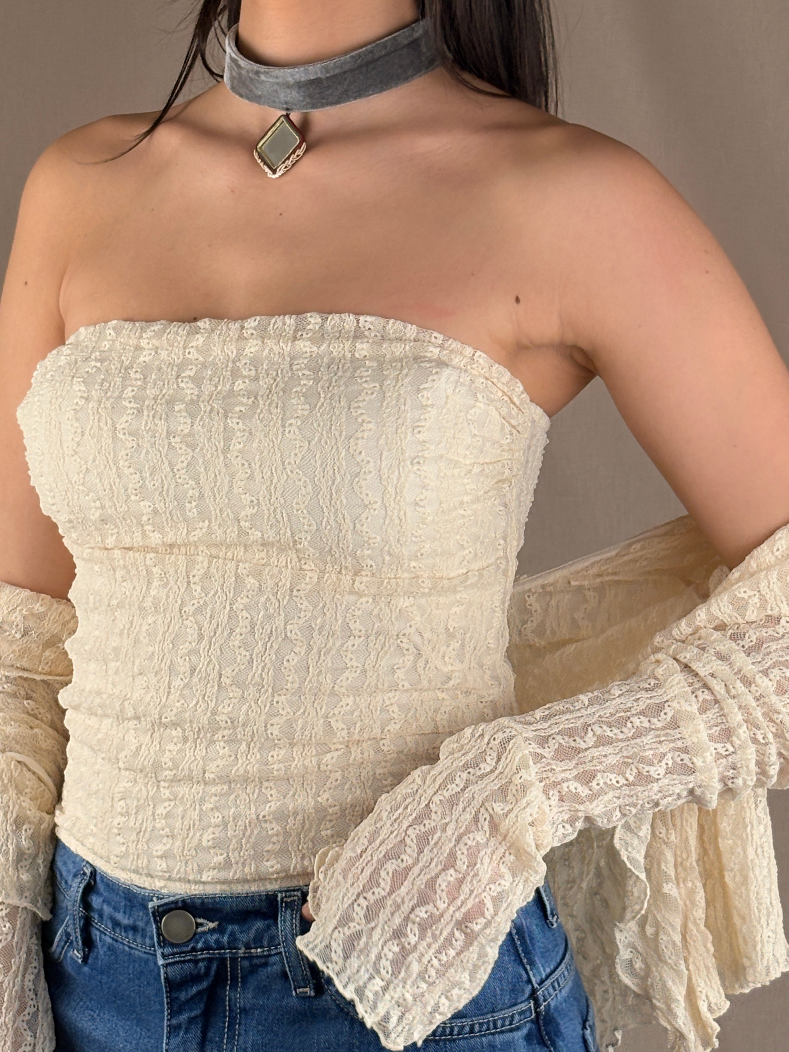Top en dentelle sous veste beurre