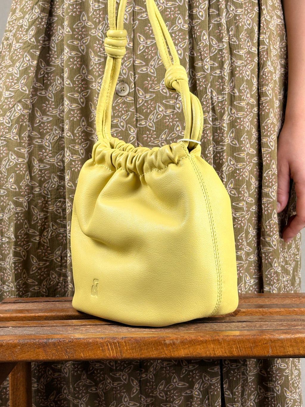 Sac seau cuir véritable Citron