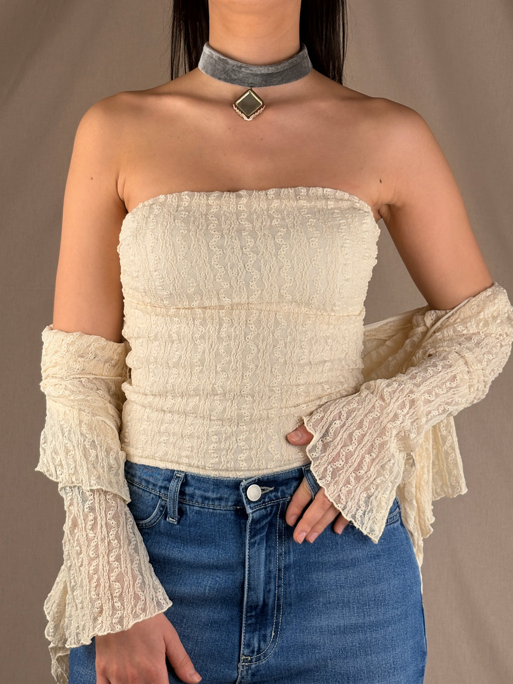 Top en dentelle sous veste beurre