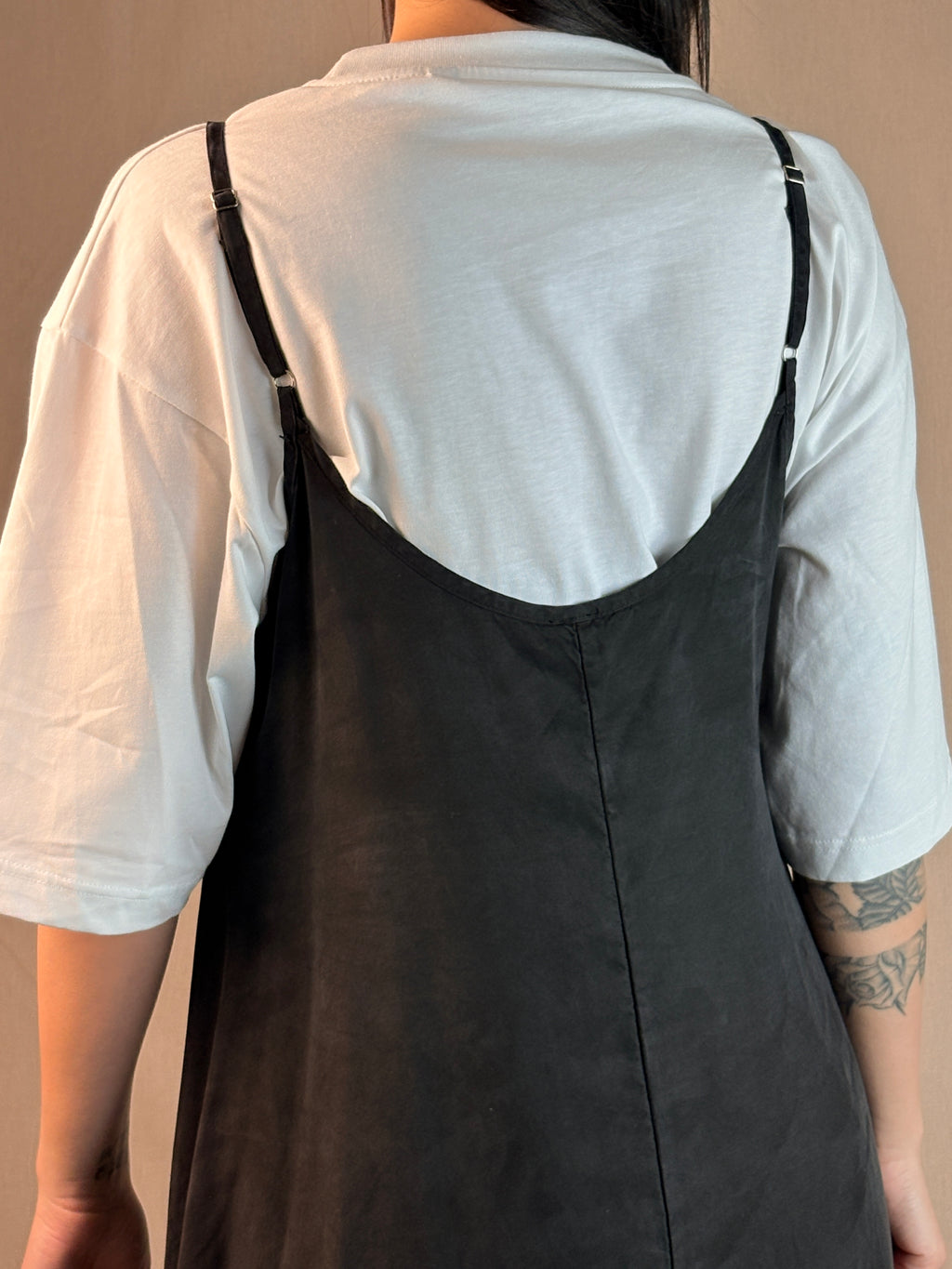 Robe nuisette noir toucher pêche