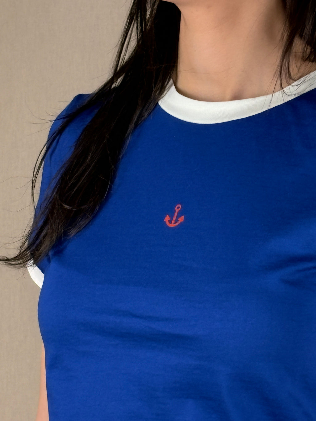 T-shirt crop bluette e bianca