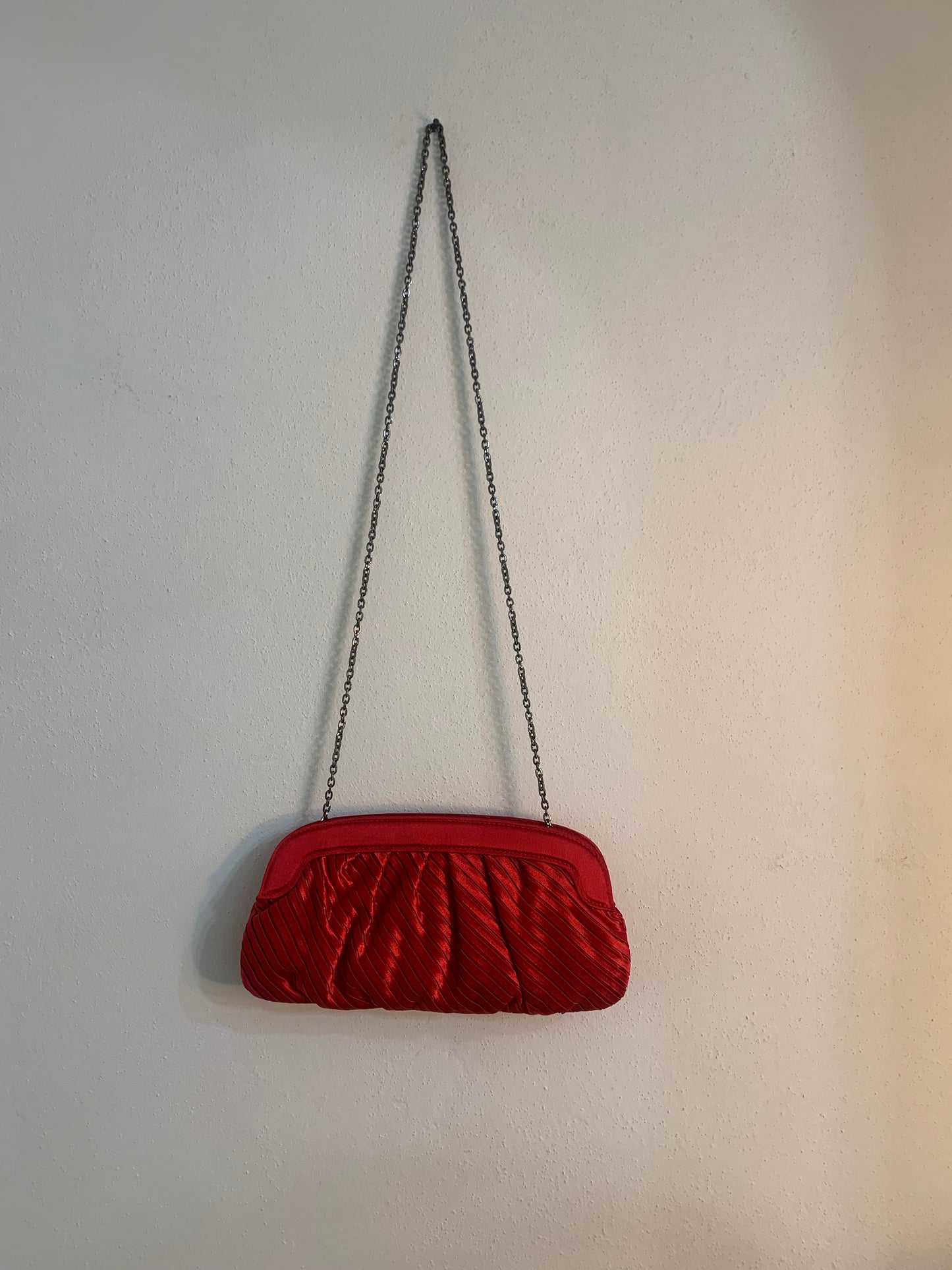 Pouchette red