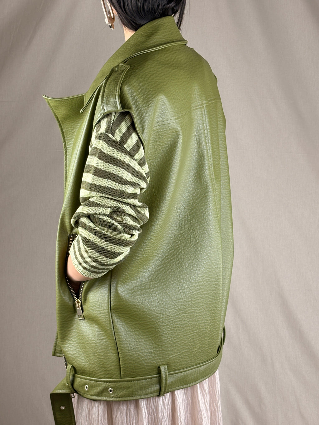 Gilet en similicuir vert olive