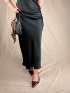 Robe en satin noir