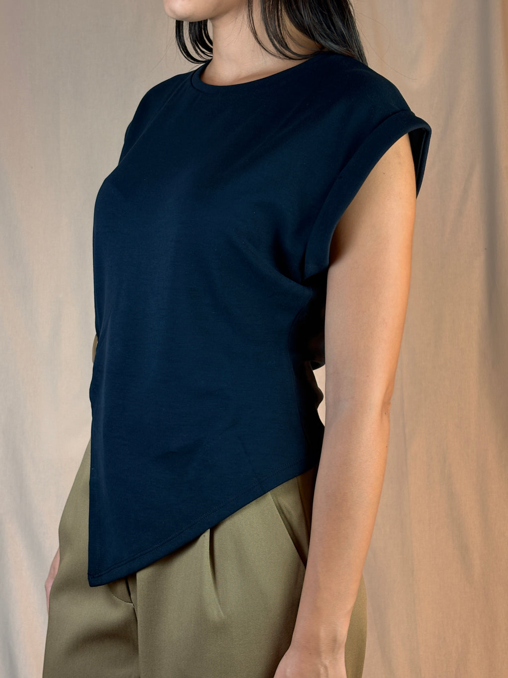 Maglia asimmetrica accessorio