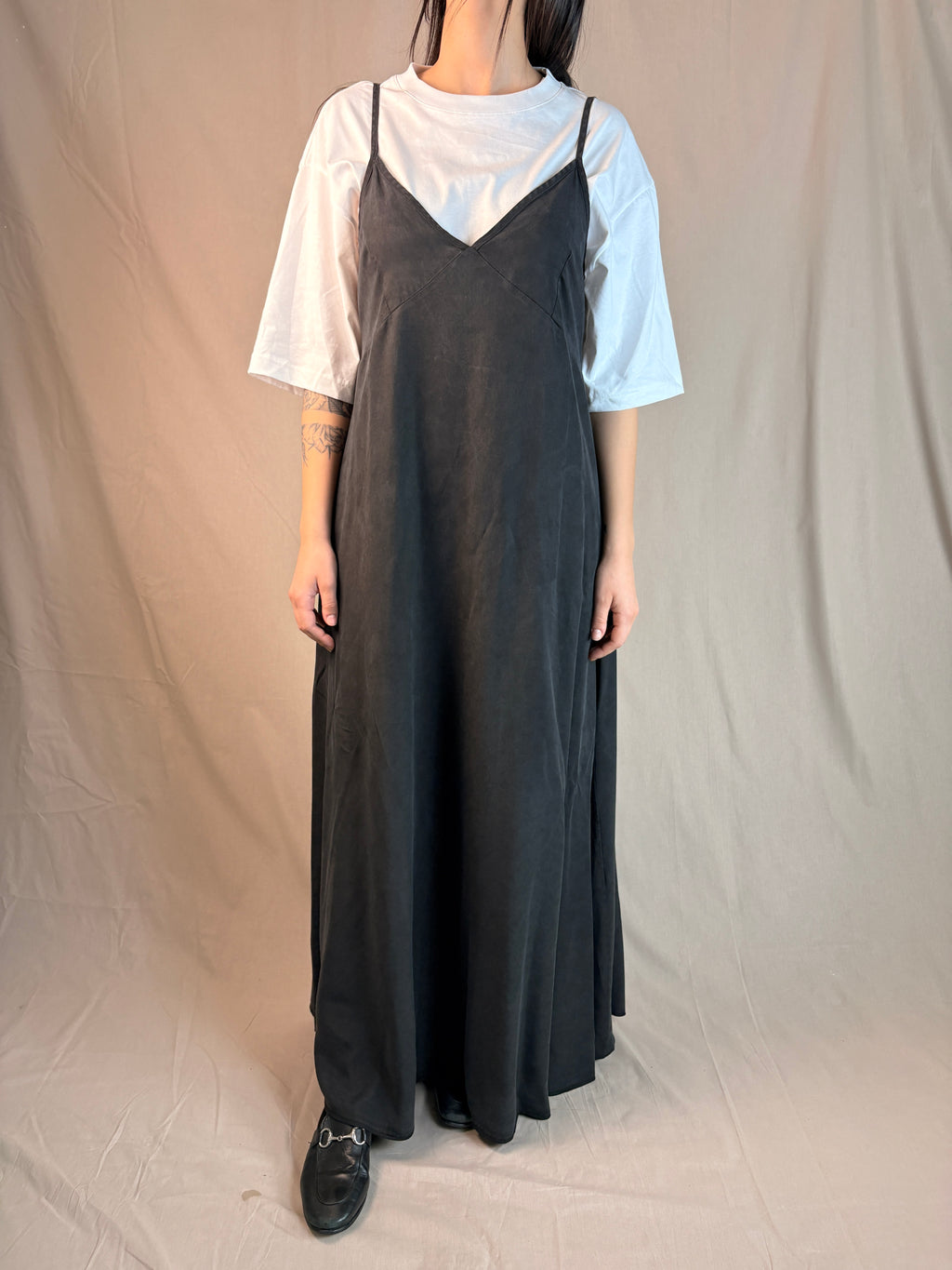 Robe nuisette noir toucher pêche