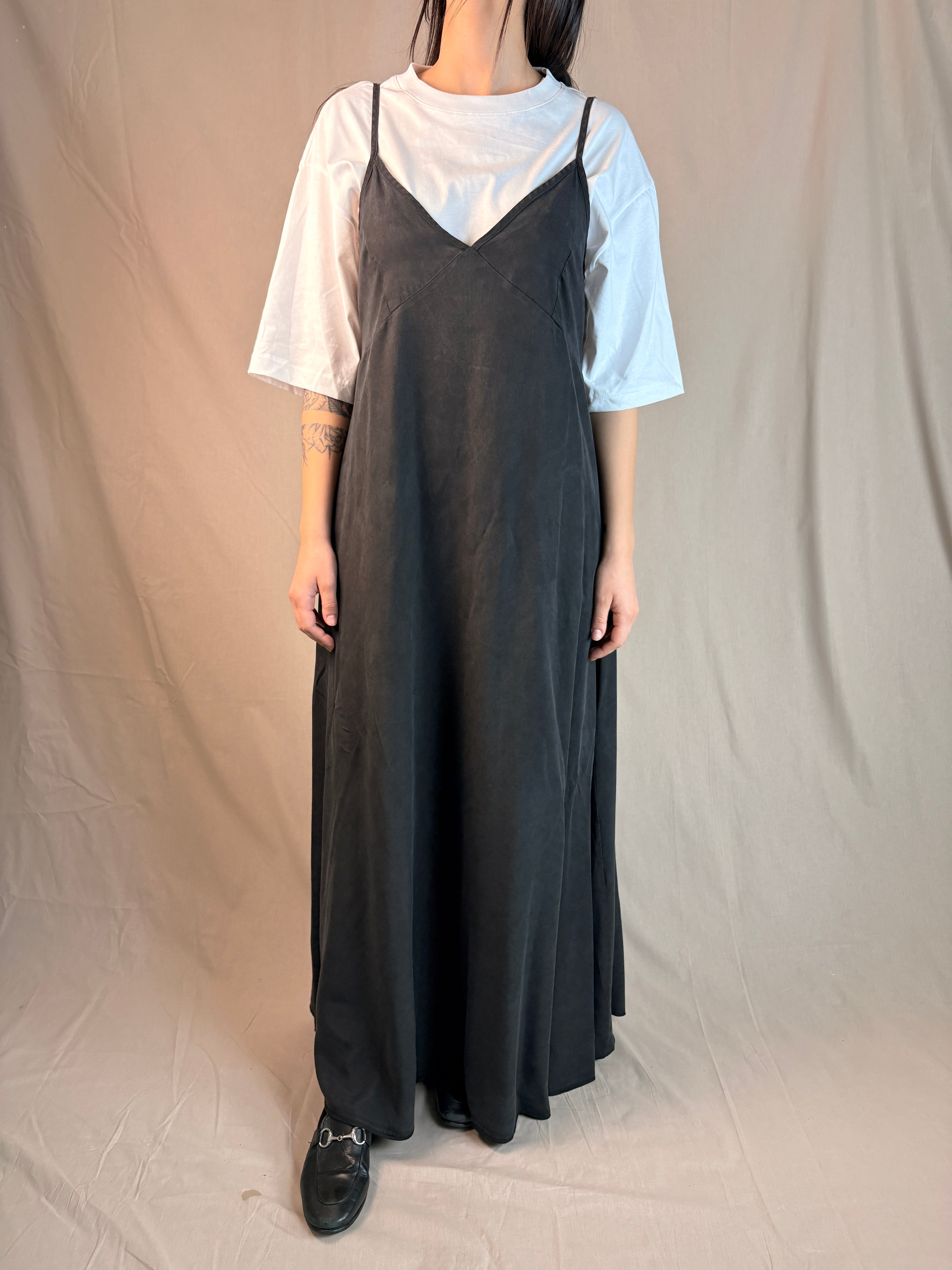 Robe nuisette noir toucher pêche