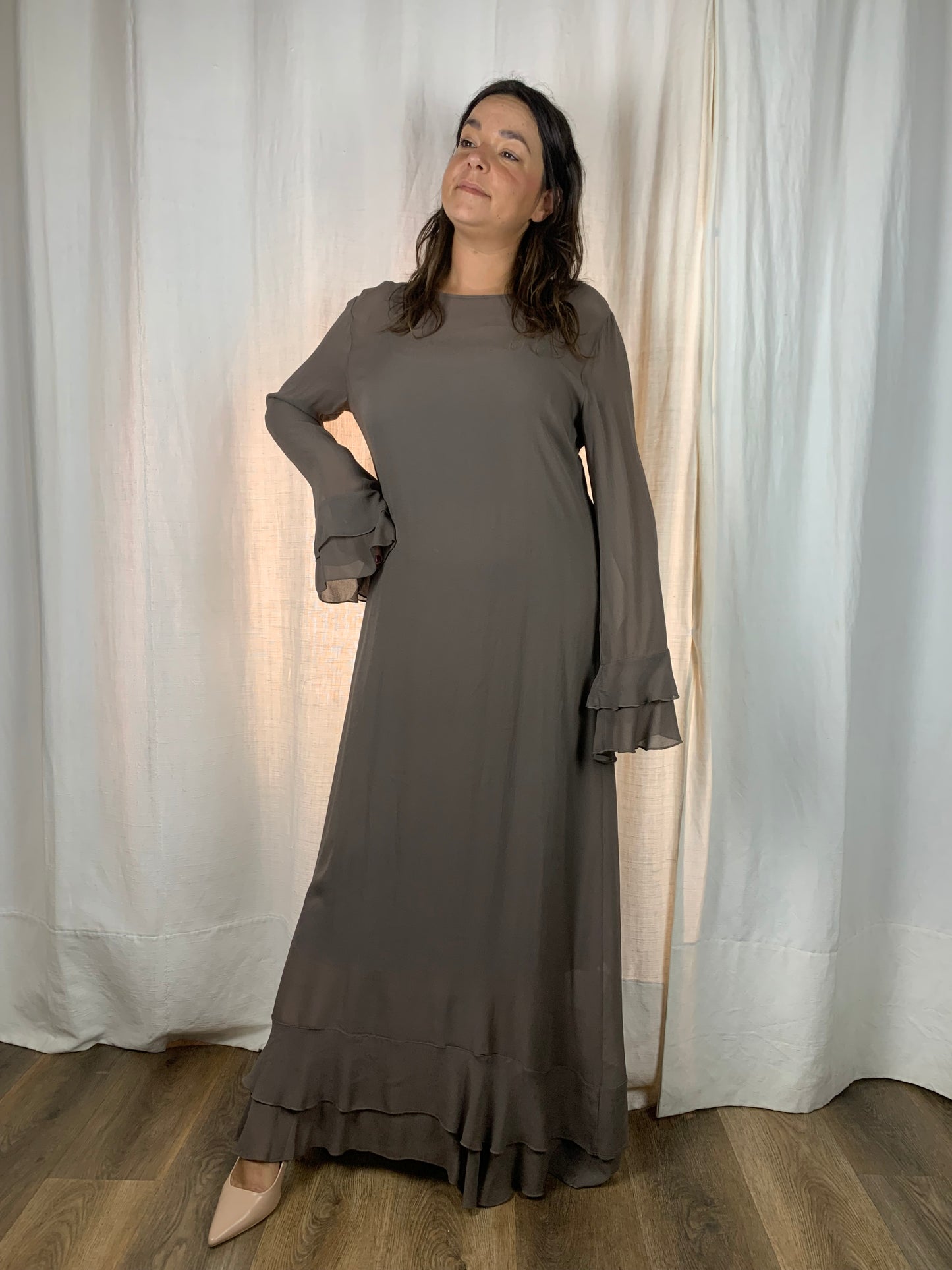 Abito color terra di seta