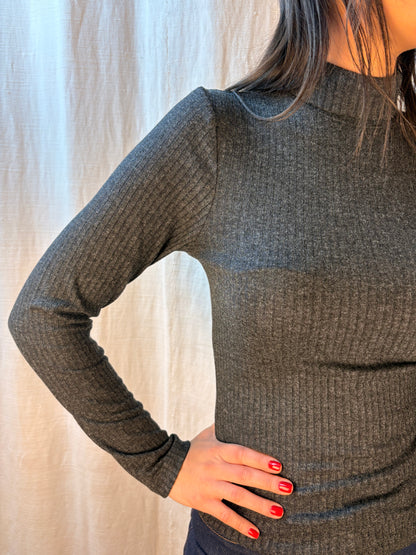 collo alto a costine grigio