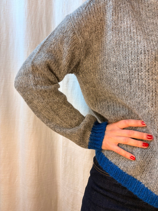 golfino grigio striscia blu