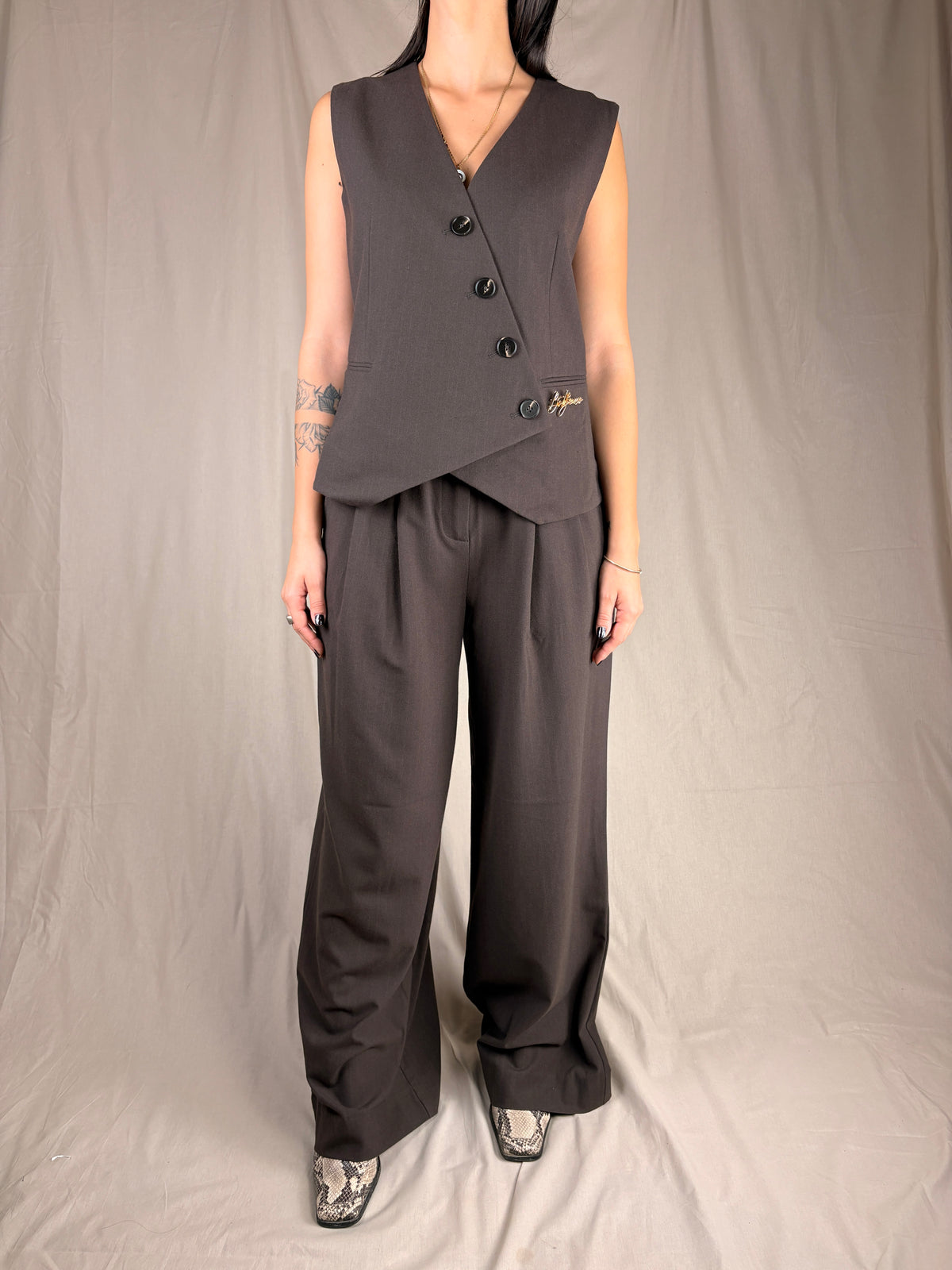 gilet asimmetrico brown