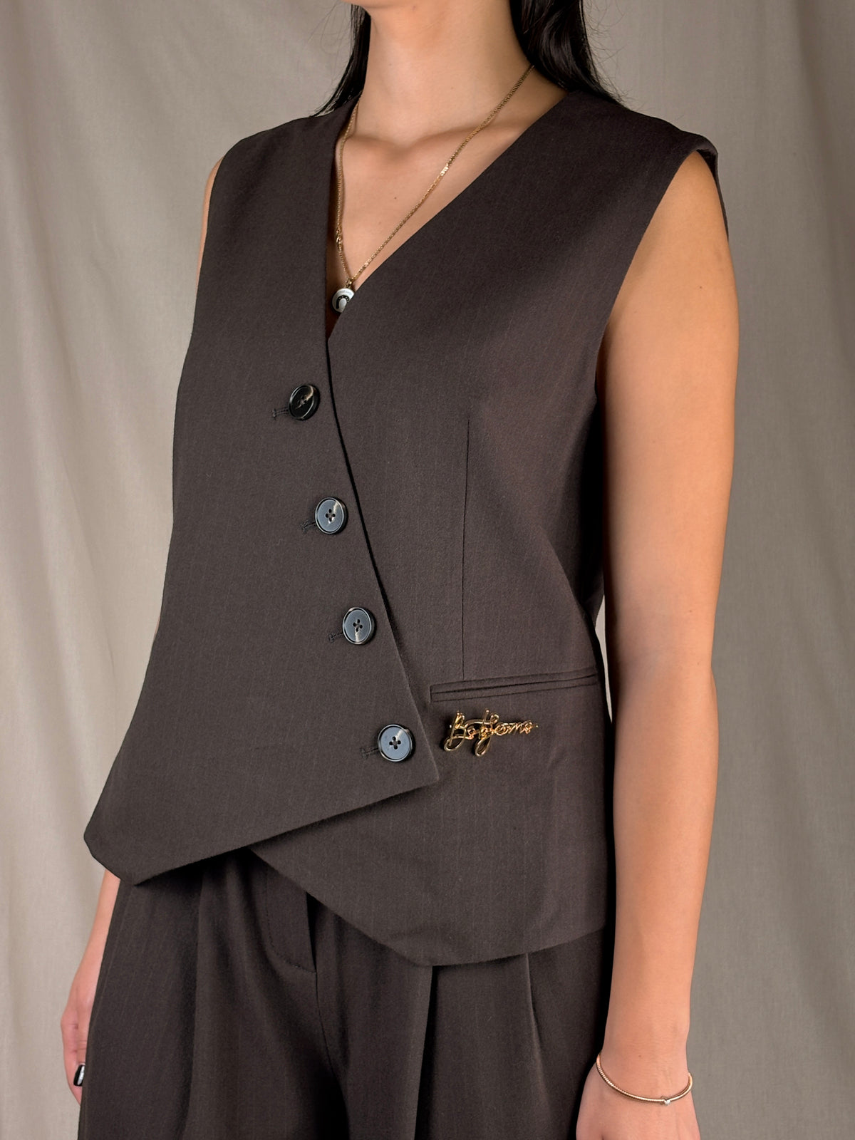 gilet asimmetrico brown
