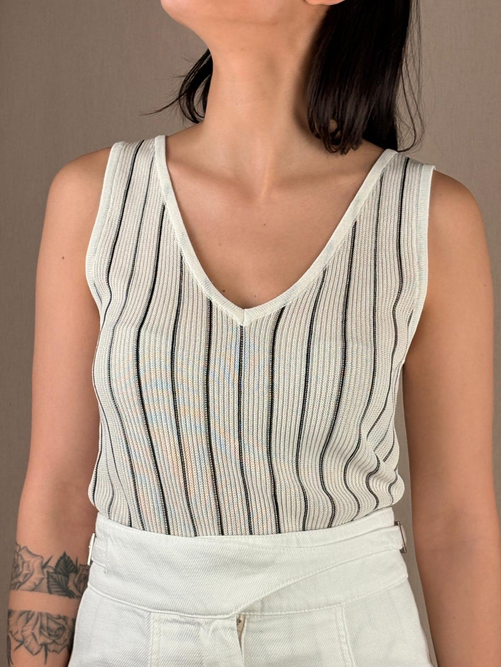 Top in Maglia Bianco e Nero Scollo V