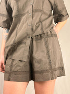 Shorts Cioccolato con Ricami in Pizzo