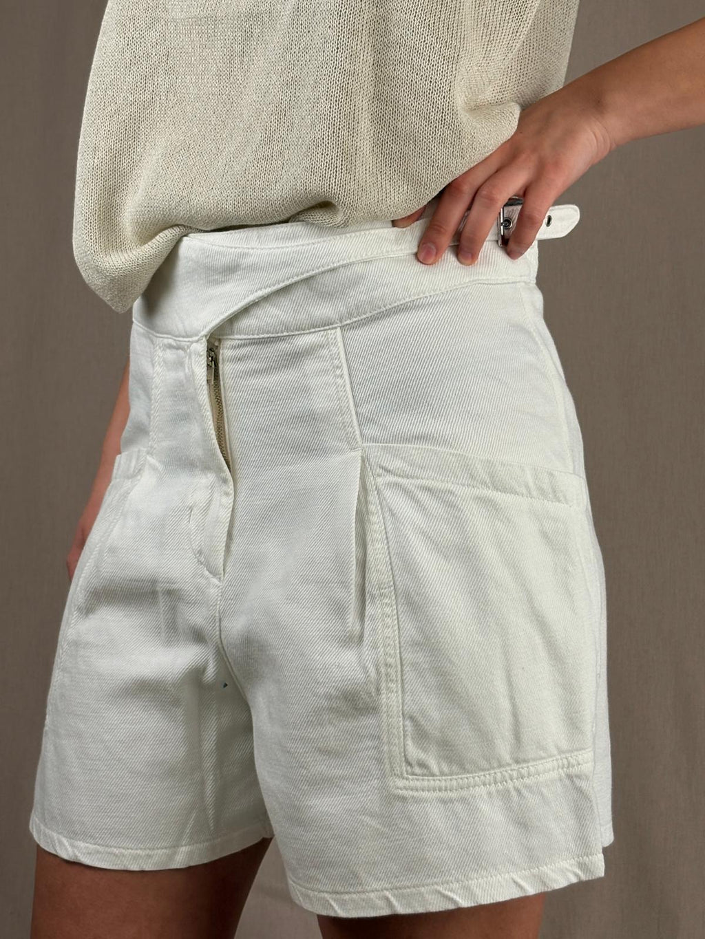 Shorts in Denim Bianco con Cinturino