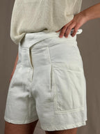 Shorts in Denim Bianco con Cinturino