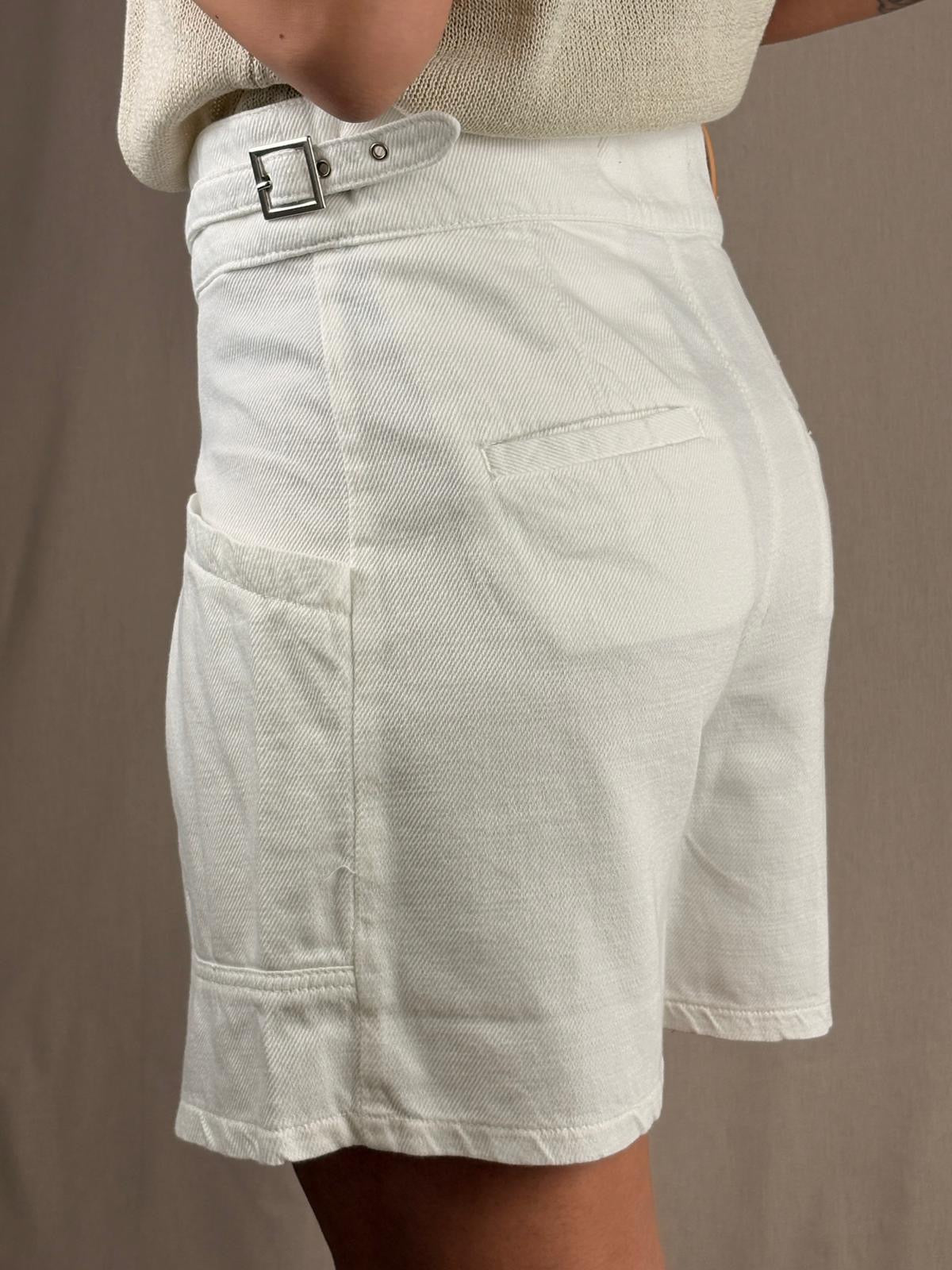Shorts in Denim Bianco con Cinturino