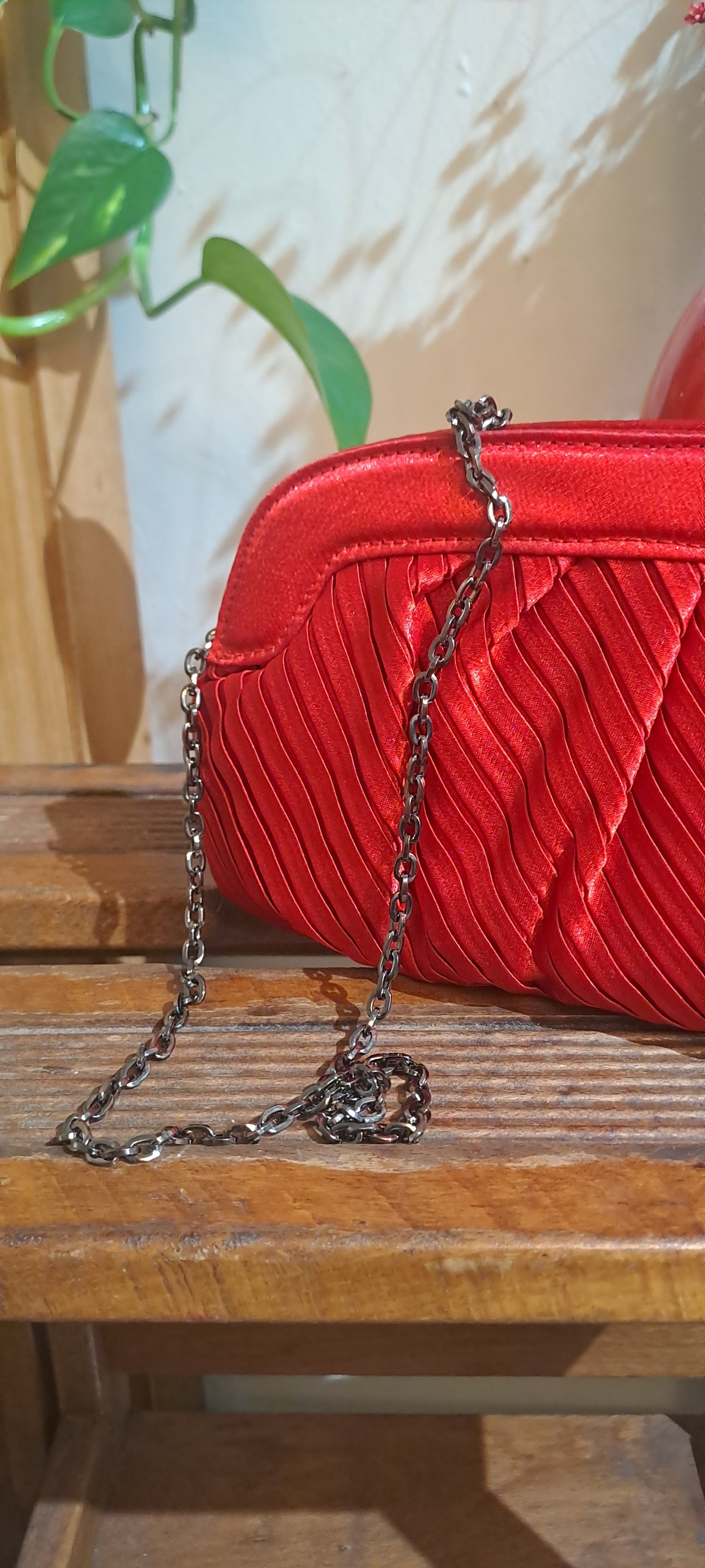 Pouchette red